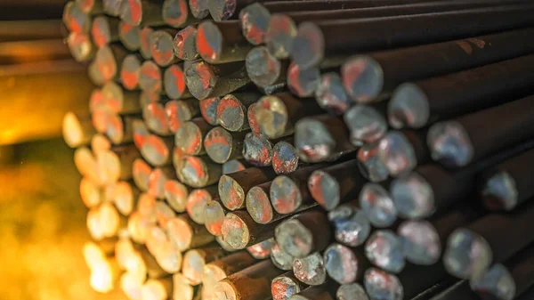 Hastes Metal Empilhadas Indústria Pesada Ferro Fundido — Fotografia de Stock