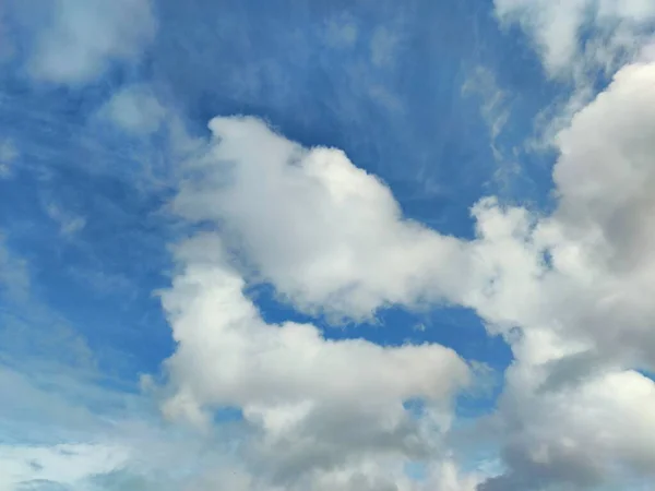 Blå Himmel Struktur Med Vackra Vita Moln — Stockfoto