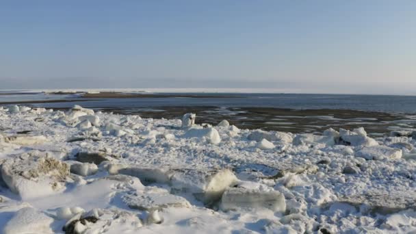 オホーツク海沿岸の氷の融解 — ストック動画