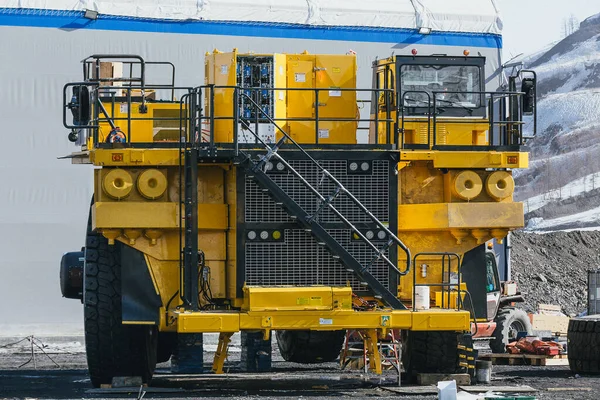 Assembly of the dump truck at the gold mining range.