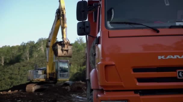 Камчатка Росія Серпня 2019 Вантажівка Наближається Місця Завантаження — стокове відео