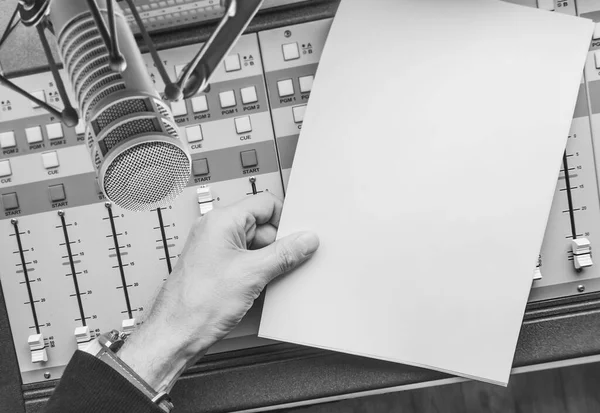 Tasarım Ögesi Profesyonel Mikrofon Ses Karıştırıcı Boş Kağıt — Stok fotoğraf