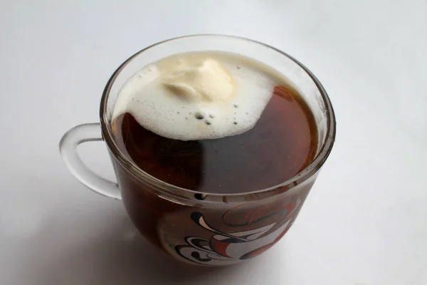 Caffè Con Una Fetta Gelato Una Tazza Trasparente Vetro — Foto Stock