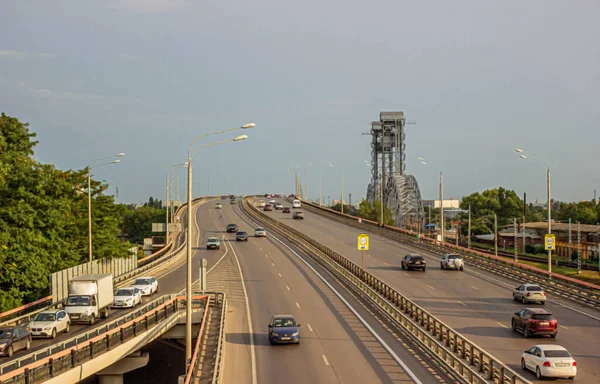 Rostov-on-Don şehri. Sivers Caddesi 'ndeki Temernitsky Köprüsü