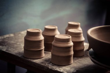 Seramik kil ürünleri stand raf yakın çekim, makro