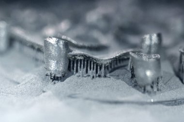 Metal için 3d yazıcıya yazdırılmış nesne platformu yazılıyor