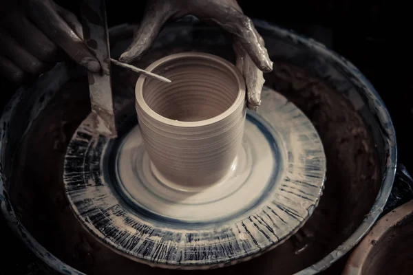 Creating ceramic products of white clay close-up. — Stock Photo, Image