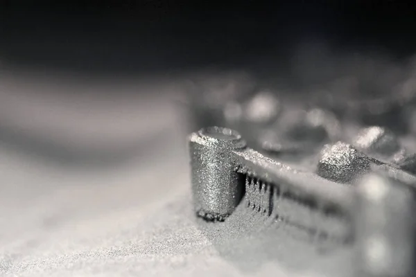 Metal için 3d yazıcıya yazdırılmış nesne platformu yazılıyor