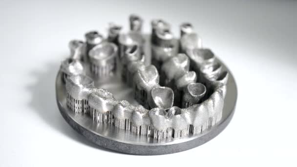 Dental crowns printed on metal 3d printer laser sintering machine — Stock Video