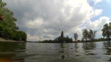 Timelapse Fast video timelapse pier nehir gökyüzü manzara ağaçlar bulutlar