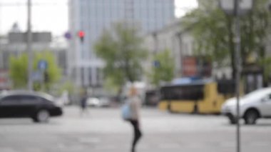 Bulanık arka plan sokak yol yayalar otomobil yaz gün