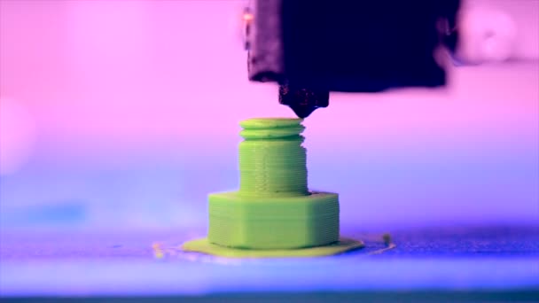 Objetos impresos por impresora 3D. Modelado de deposición fundida FDM . — Vídeos de Stock