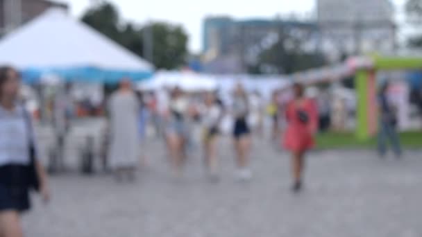 People Tables Street Blurred Background — Stock Video