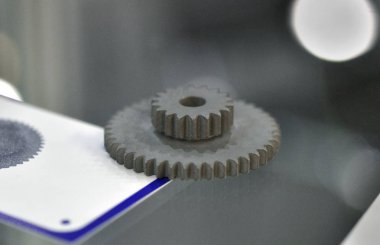 Selektif lazer erime. Nesne baskılı metal 3d yazıcı yakın çekim.