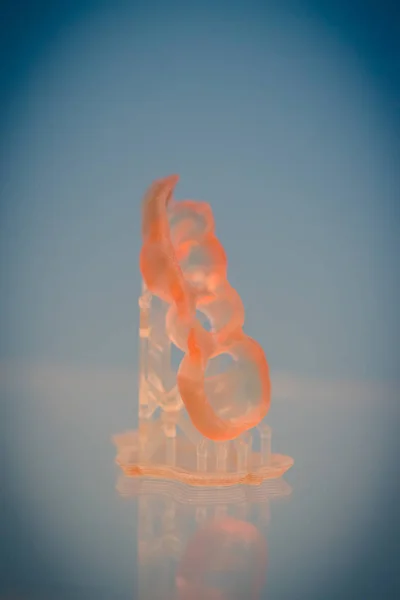 照相聚合物3D打印机上打印的人类颌骨. — 图库照片
