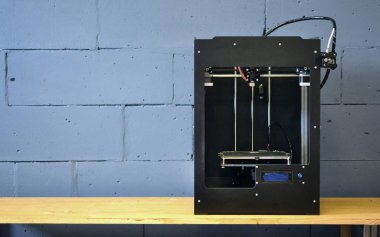 Otomatik üç boyutlu 3D yazıcı plastik gerçekleştirir.