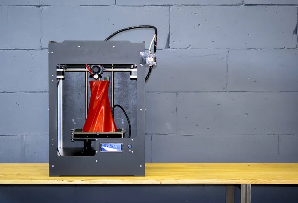Impresora 3D trabajando de cerca. Impresora 3D tridimensional automática — Foto de Stock