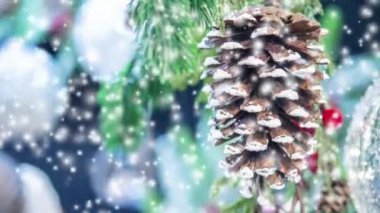 Doğal Noel ağacı çam kozalağı