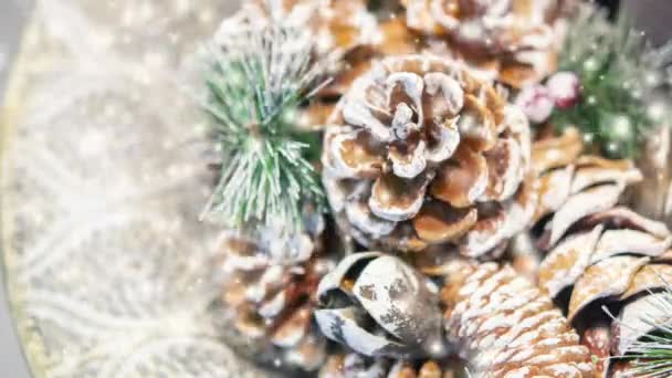 Natuurlijke kerstboom dennenappel — Stockvideo