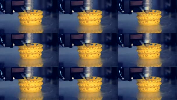 Stampante 3D moderna che stampa un oggetto dalla fusione a caldo . — Video Stock