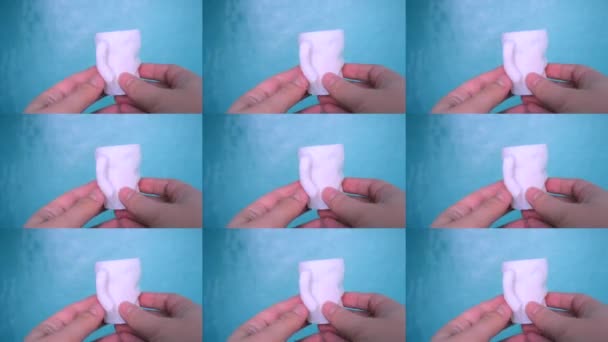 La persona sostiene sus manos y ve el objeto blanco creado en la impresora 3D. — Vídeos de Stock