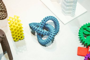 3D yazıcı tarafından yazılan soyut modeller.