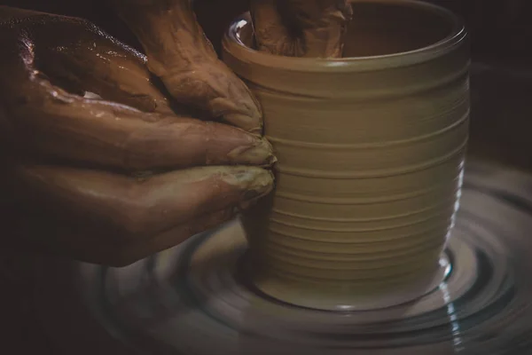 Creating ceramic products of white clay close-up. — Stock Photo, Image