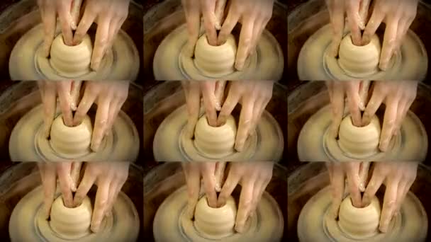 Mâinile în macro de lut. Efectuarea Crock brut umed close-up . — Videoclip de stoc