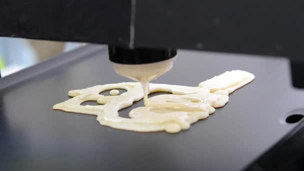 3D-skrivare för flytande deg. 3D-skrivare skriver ut pannkakor — Stockvideo