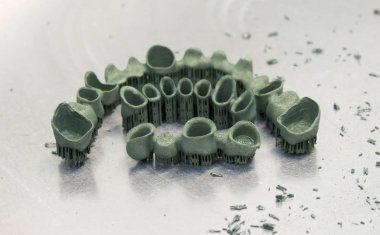 Metal için 3D yazıcıda diş kaplaması oluşturuldu