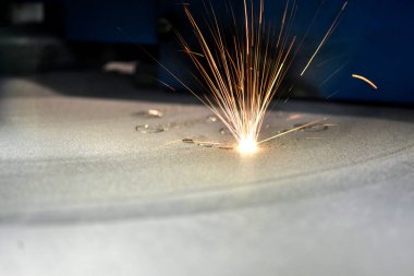 Metal baskı yapan 3D yazıcı. Metal için lazer sinterleme makinesi.