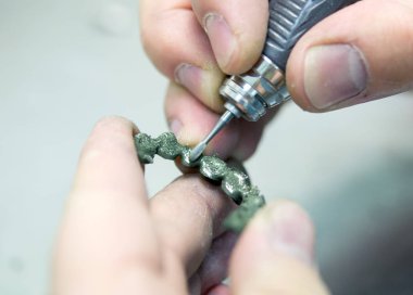 Diş hekimi el değirmenleri 3d yazıcı metal için oluşturulan kron diş.
