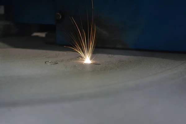 3D tiskárna tiskne kov. Laserový spékací stroj na kov. — Stock fotografie