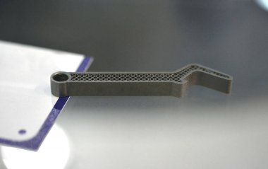 Selektif lazer erime. Nesne baskılı metal 3d yazıcı yakın çekim.