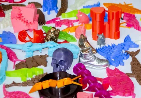 Models printed by 3d printer. Bright colorful objects printed on a 3d printer — Stock Photo, Image