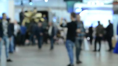 arka plan bulanıklık içinde kişi ve bir alışveriş merkezi ya da Merkezi, expo yürüme