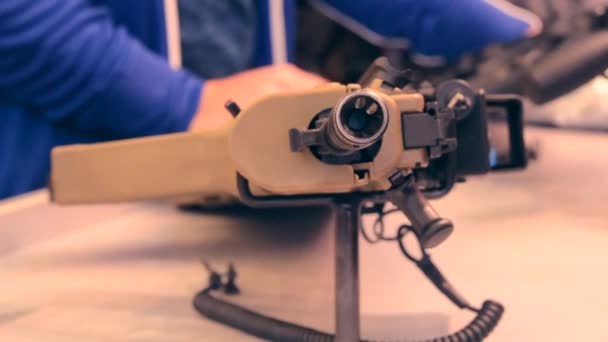 Зброя Оптики Приціл Снайперської Гвинтівки Людиною Крупним Планом Магазині Або — стокове відео