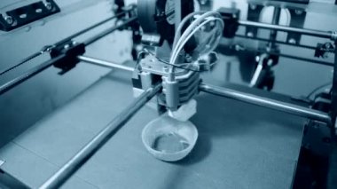 kadar yakın çalışma 3d printerlere harcama maddeler.