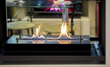 Modern bio fireplot etanol gaz yakın çekim üzerinde