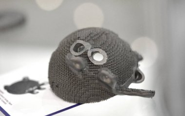 Selektif lazer erime. Nesne baskılı metal 3d printerlere harcama maddeler. Lazer sinterleme makinede oluşturulan modeli. DMLS, Slm, Sls teknolojisi. 4.0 Sanayi Devrimi kavramı. İlerici katkı teknoloji.