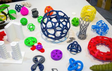 3D yazıcı tarafından yazılan soyut modeller.