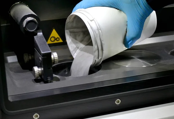 Man pours metal powder into the chamber of a laser sintering machine — Stock Photo, Image