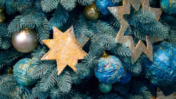 Diferentes juguetes decorativos de árbol de Navidad de cerca, decoraciones para Navidad —  Fotos de Stock