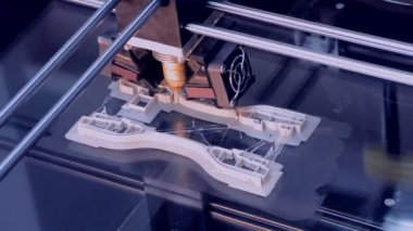 Otomatik üç boyutlu 3D yazıcı plastik gerçekleştirir.