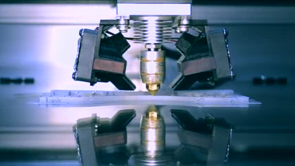 Funziona la stampante 3D. Modellazione di deposizione fusa, FDM. Stampa stampante 3D — Video Stock