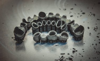 Metal için 3D yazıcıda diş kaplaması oluşturuldu