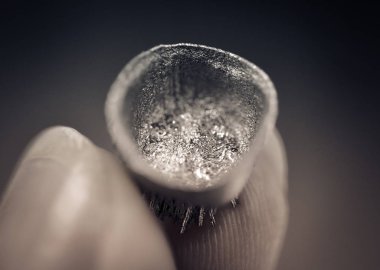 Metal 3d yazıcı makrosu üzerine basılmış küçük nesne.