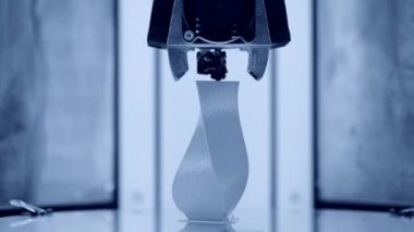 Otomatik 3d printerlere harcama maddeler plastik modelleme laboratuvarda gerçekleştirir..