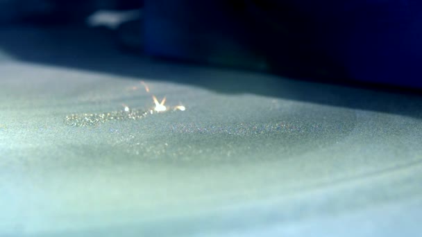 Moderna stampante 3D che stampa un oggetto dalla polvere metallica . — Video Stock
