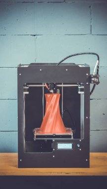 3d yazıcı çalışma kapatın. Otomatik üç boyutlu 3d prin